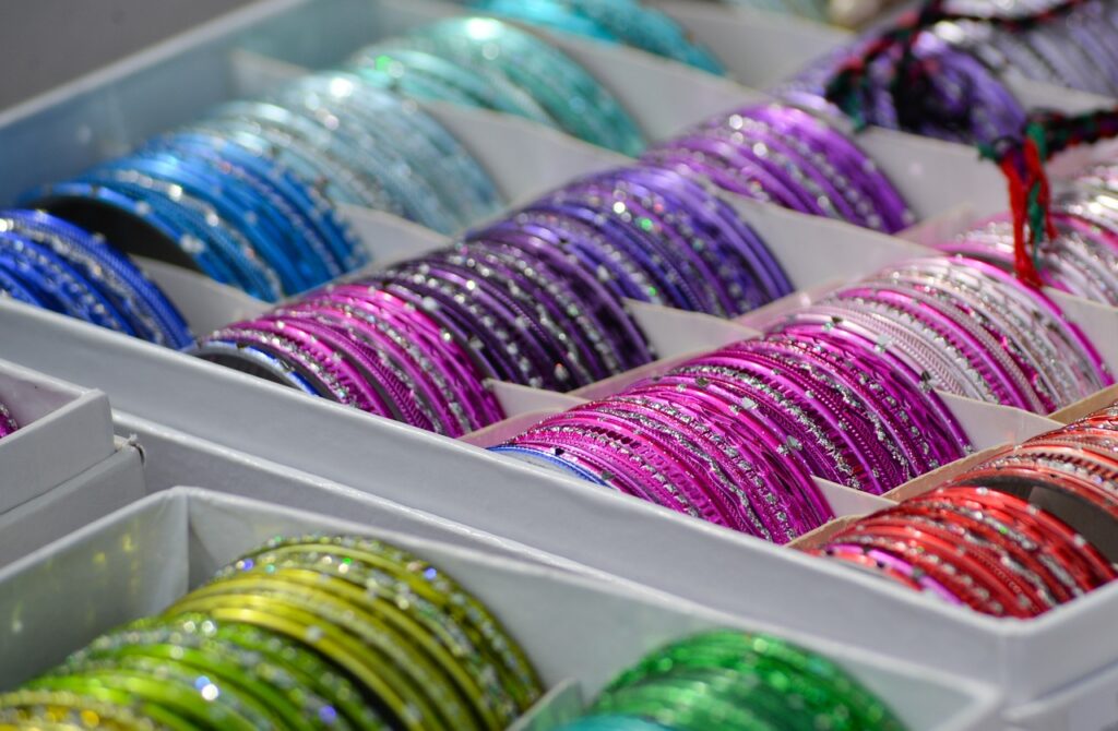 bracelets, colorful, market-2732974.jpg